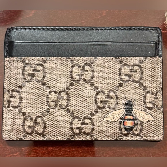 Gucci GG Supreme Bee Card Holder - Picture 2 of 5